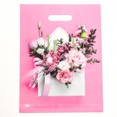 Розовый пакет с цветочным принтом и вырубной ручкой (40х31 см) - Сима-Ленд - купить с доставкой в Старом Осколе